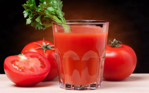 Drink a Cup of Tomato Juice a Day to Protect Your Heart - Women Magazine PK